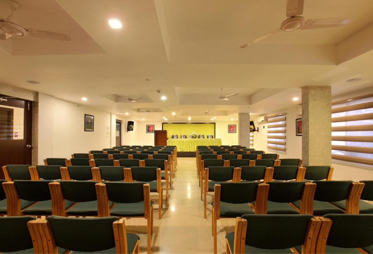 Hotel Park Residency Kuttiyadi Kuttyadi Екстериор снимка